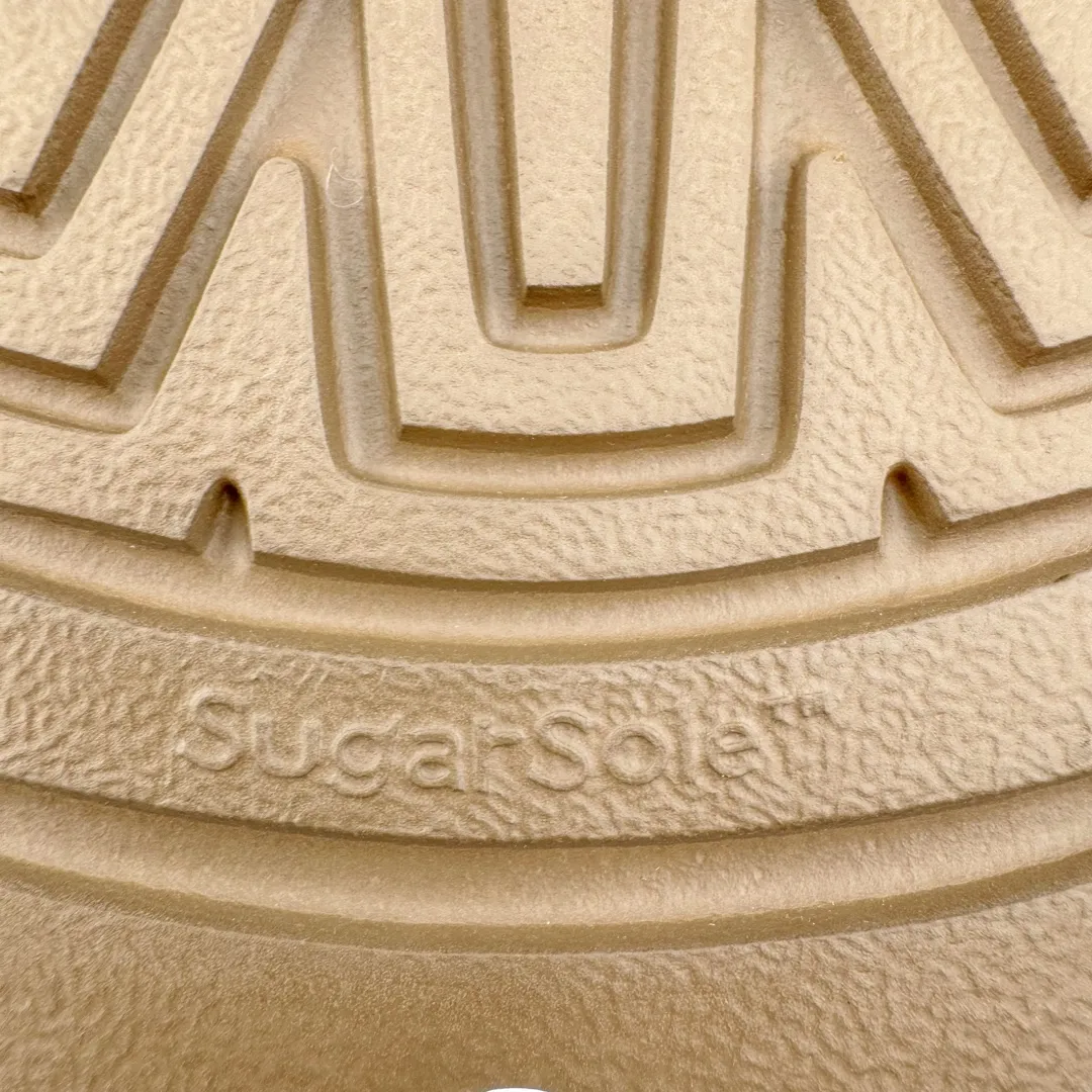 Pick up locally 💰640 UGG 5013 snap-on men's autumn and winter sheepskin and fur integrated snow boots. All shoes are made from the same factory as ZP. Longfeng A-grade Australian imported sheepskin and fur integrated men's boots. Brand OEM production line. Fully follow the ZP process. Original pattern maker of the OEM. Adhering to the principle of no original shoes and no development selection. Pay attention to every detail. The most authentic version on the market TREADLITE "Light Wing" technology outsole Lightweight/durable/flexible/pile size: 40 41 42 43 44 Coding: by3936050
